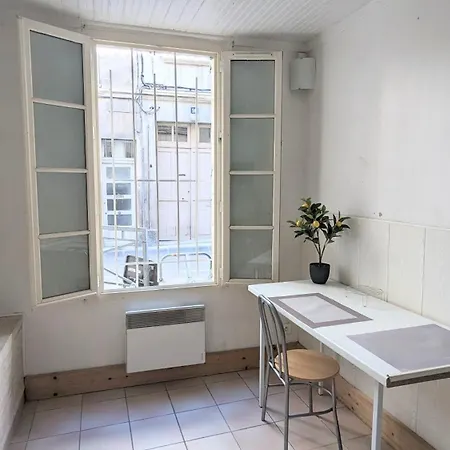 Apartment Hypercentre, Place Pie, Amphoux Charmants Ou Proche De La Gare Parkings Et Palais Des Papes *